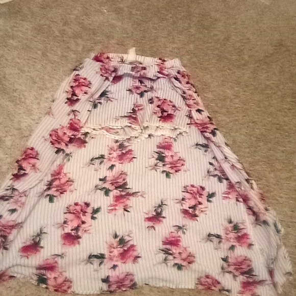 A Shosho it's like shorts and than a Long sleeve behind them - Picture 1 of 1